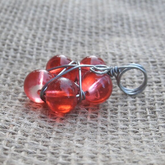 Handmade Red Resin Beads Star Flower Pentacle Pendant - Picture 5 of 8